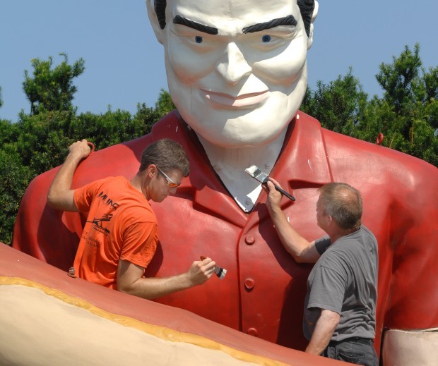 Volunteers clean up Paul Bunyan statue on Route 66 Local News