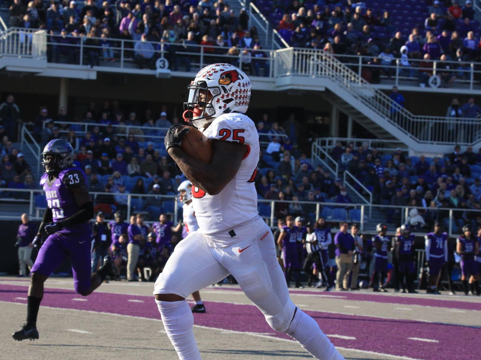 Illinois State Football Handles Central Arkansas For Playoff Win