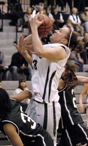Titan Women Surge To Second Round Win Women S College Basketball