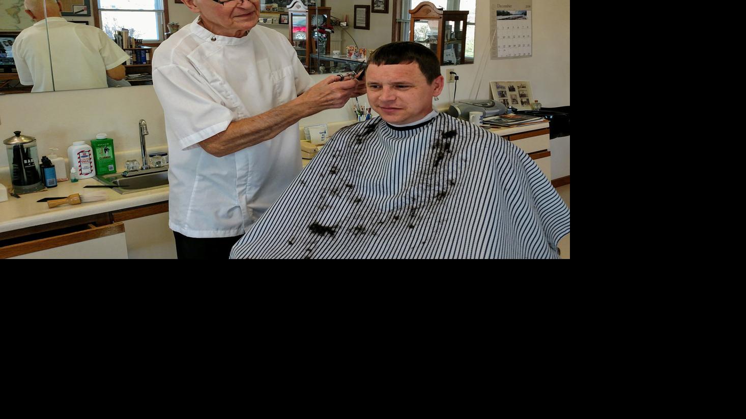 Barber On The Cutting Edge State And Regional Pantagraph Com