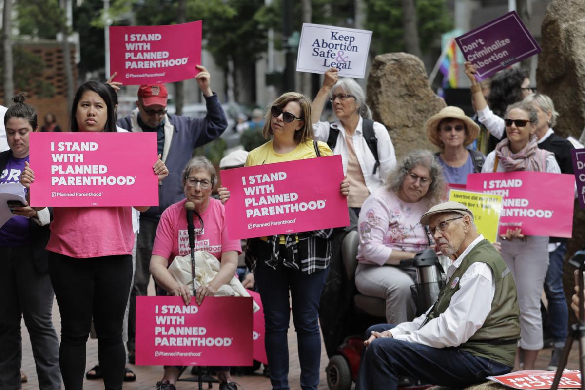 Planned Parenthood Launches Plan To Protect Abortion Access Illinois Has Key Role State And Regional Pantagraph Com