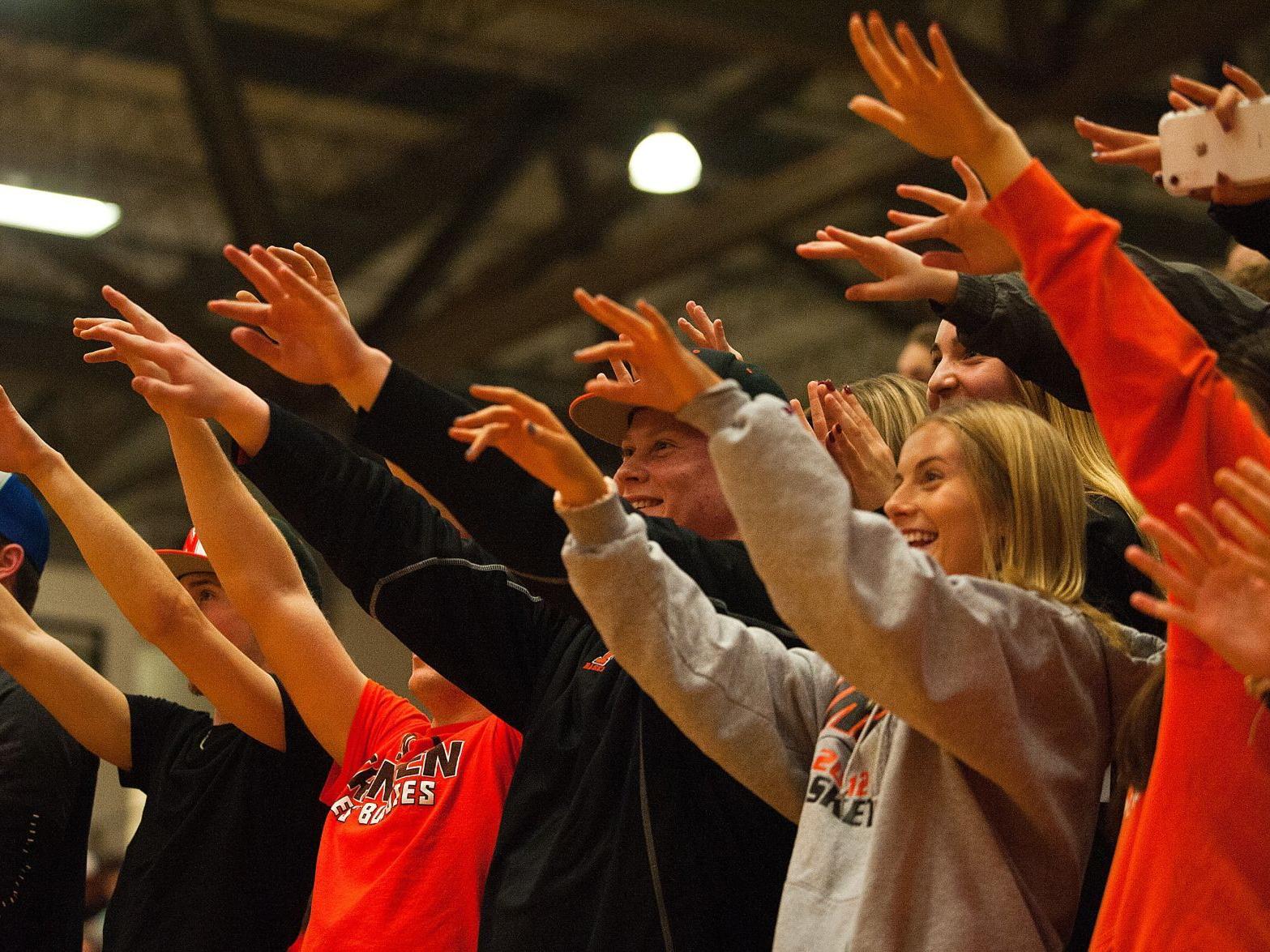 Kindred Please 2021 Bring Back Sports As We Knew Them Warts And All High School Basketball Pantagraph Com Pekin Holiday Classic 2022