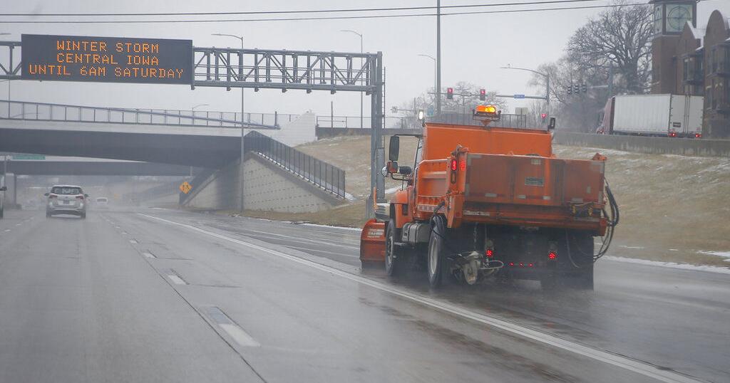 Watch now: Heavy snow in Midwest slows travel, closes scores of schools