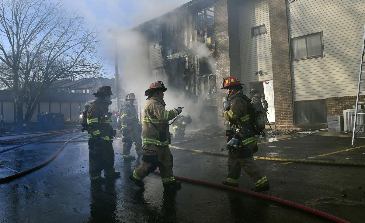 Watch Now At Least 5 Bloomington Apartments Damaged In Fire Local News Pantagraph Com