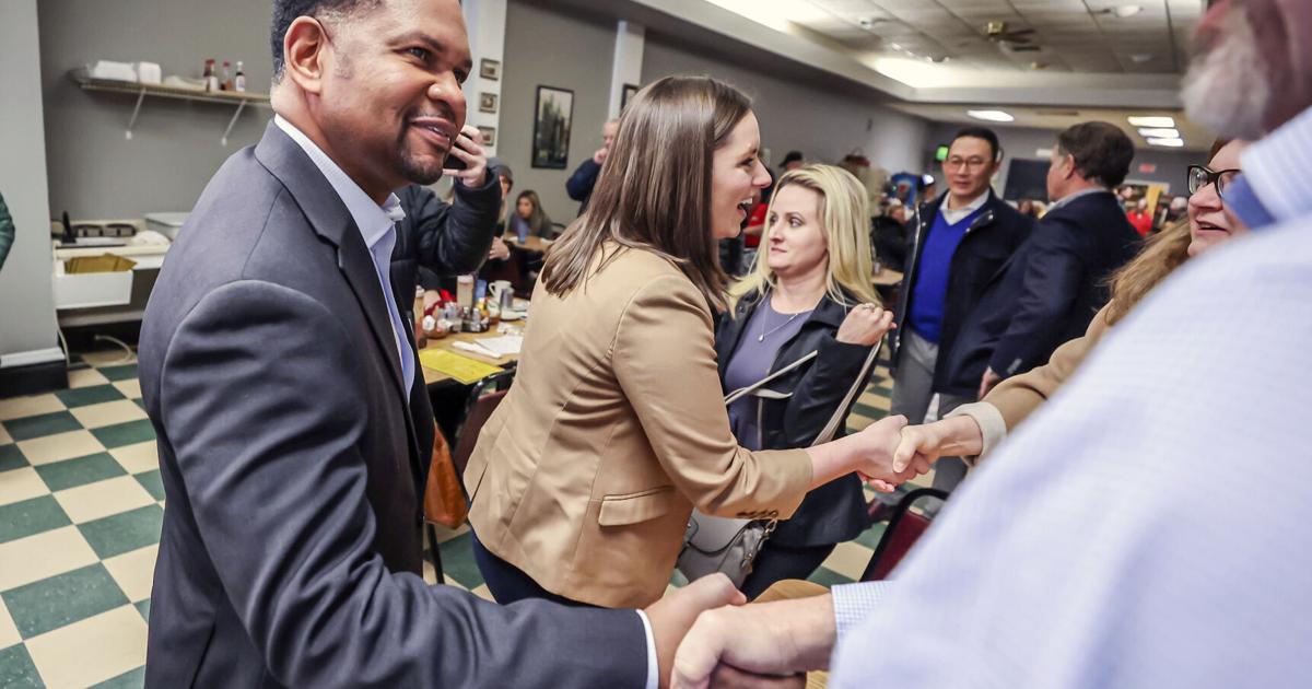 Irvin 'kicks off' gubernatorial campaign downstate as Pritzker rallies ...