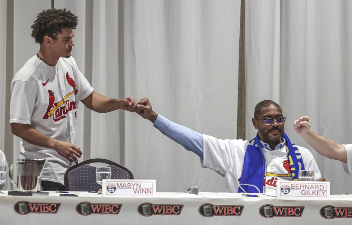Willson Contreras reveals Adam Wainwright's hilarious Yadier Molina-inspired  message after Cardinals signing
