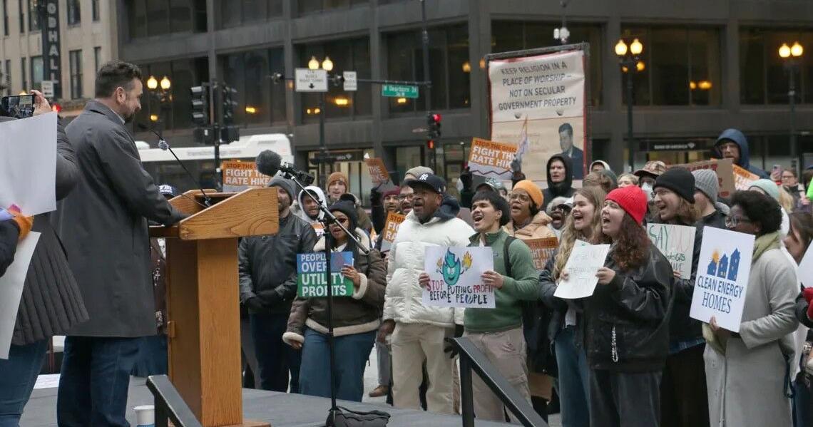 Rally in Chicago's Daley Plaza opposes Peoples Gas rate hike