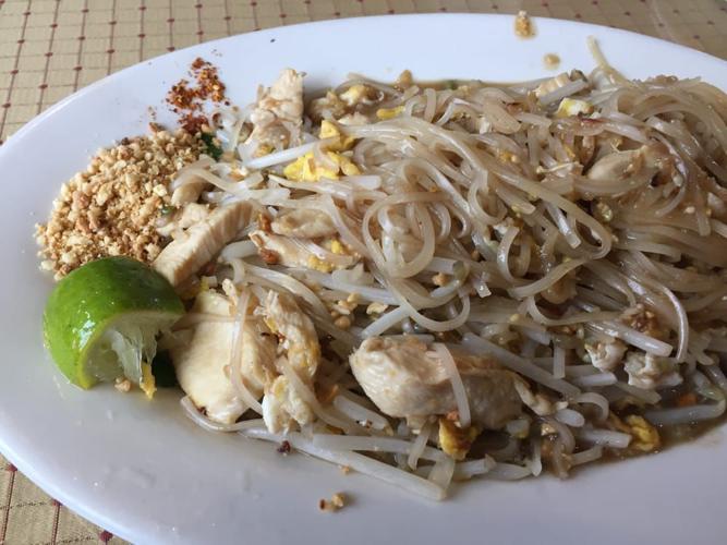 chicken pad thai.jpg