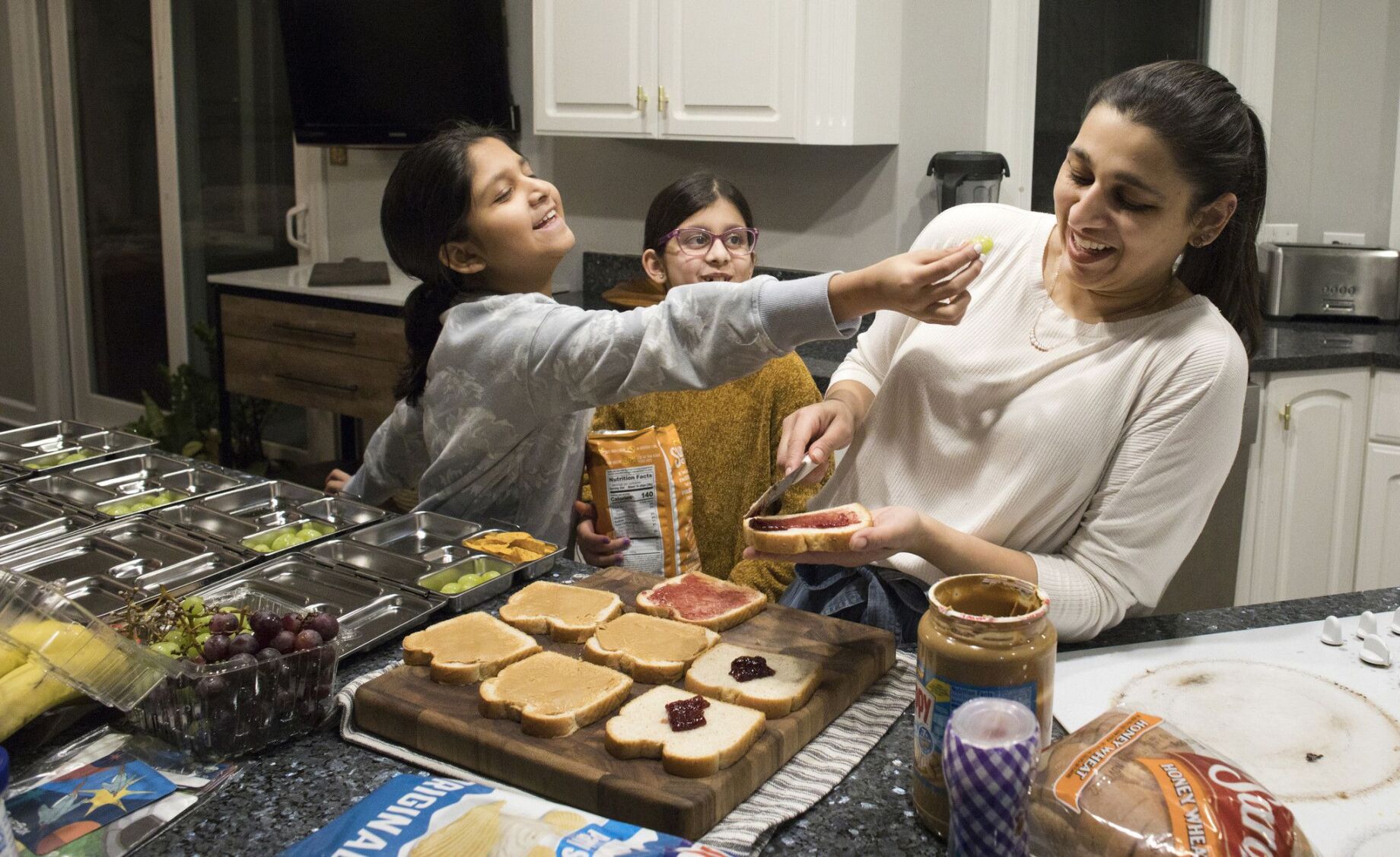 Proposed Illinois bill would ensure zabihahalal, kosher foods in schools