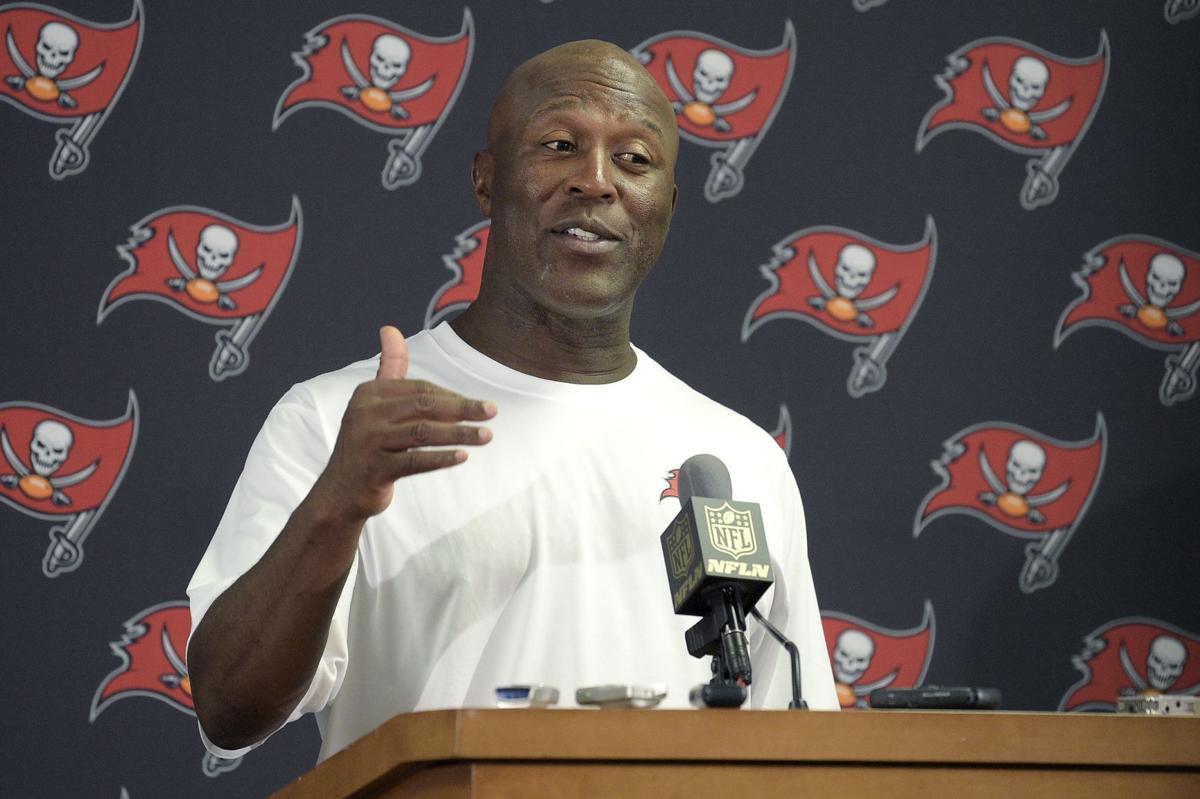 It's official: Buccaneers announce Lovie Smith as new coach 
