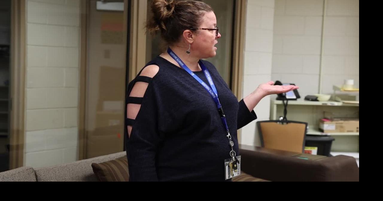 Video McLean County jail inmates craft homemade gifts for their loved ones