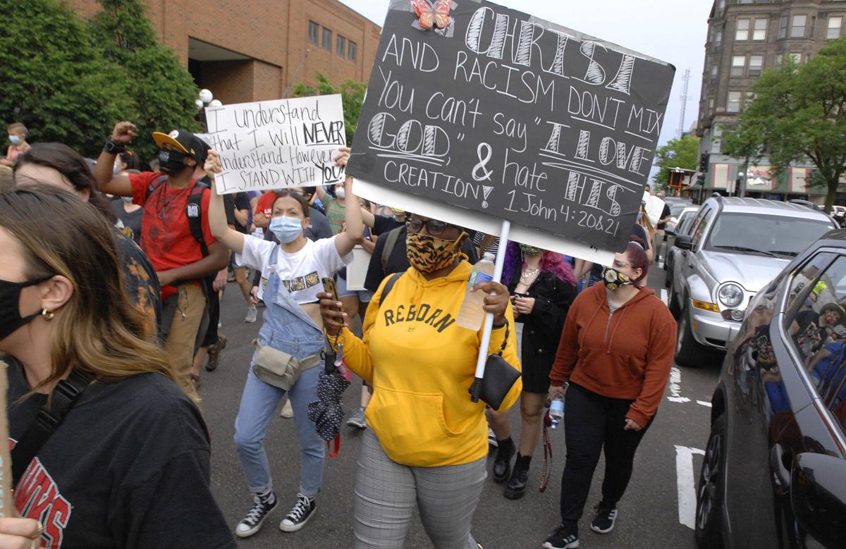Bloomington Man Faces Charges In Smoke Device Use Against Protesters Local News Pantagraph Com