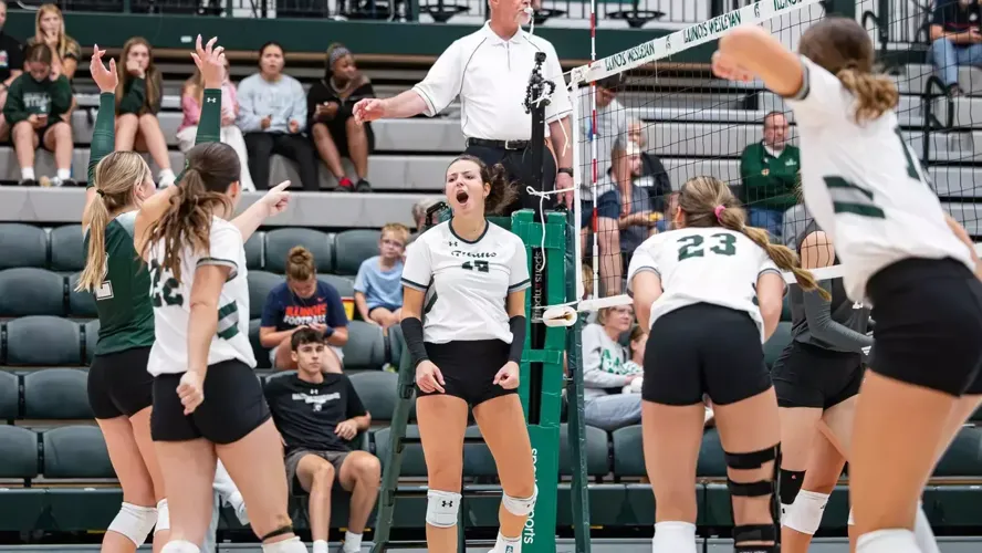 Women’s Volleyball Opens CCIW Play at Carroll