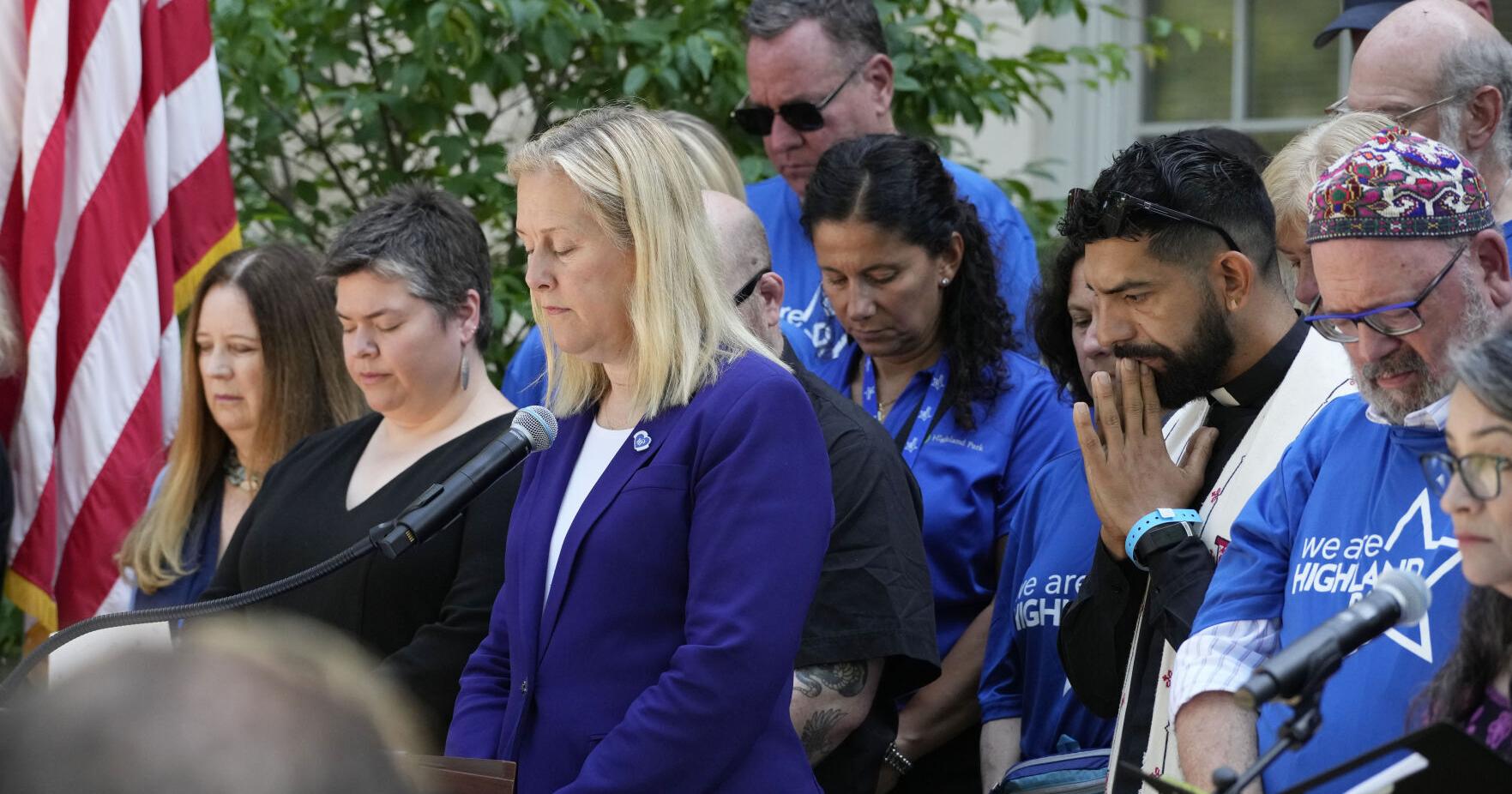 Highland Park marks parade shooting anniversary - Vimarsana News