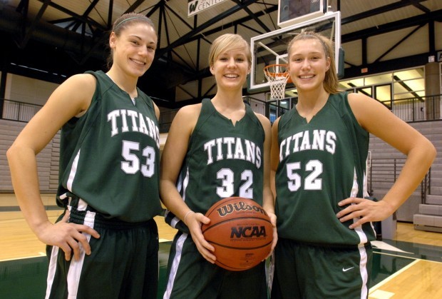 Titan Women S Solari Looks To Show Off Her Passing Skills