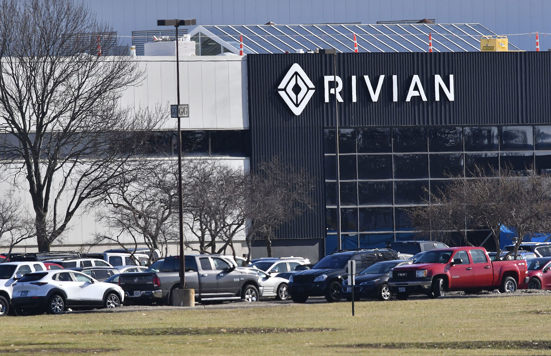 Judge allows Tesla lawsuit against Rivian to move forward