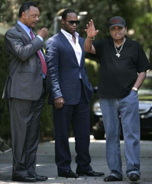 Jesse Jackson Jackson Family Wants 2nd Autopsy Entertainment Pantagraph Com