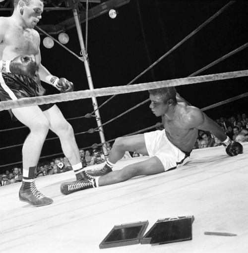 1959 Ingemar Johansson knocks out Floyd Patterson to win heavyweight