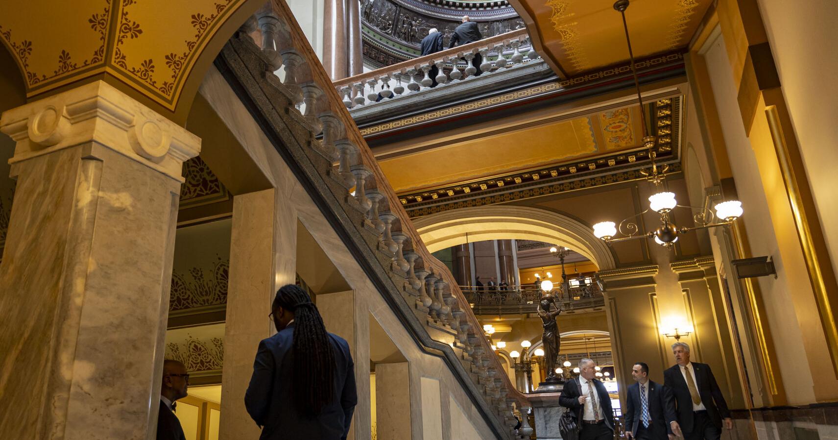 How Central Illinois lawmakers voted on state spending, revenue bills - Vimarsana News