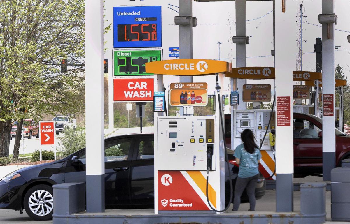 gas prices continue drop in central illinois as virus travel restrictions continue business pantagraph com gas prices continue drop in central