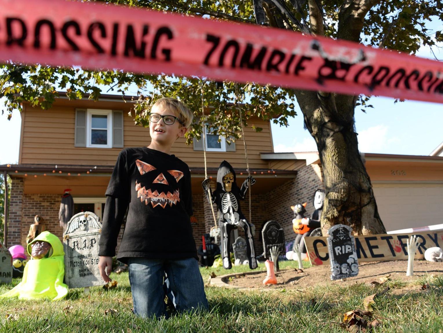 Happy Haunting B N Boy Creates Spooky Halloween Display Family Pantagraph Com