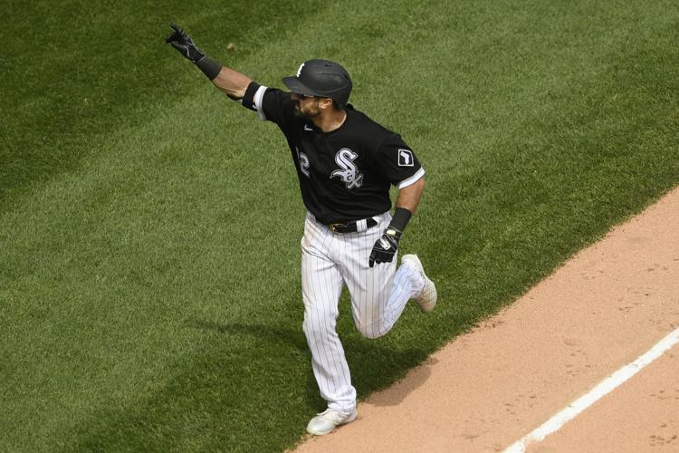 Moncada scores on wild pitch that strikes ump, White Sox beat