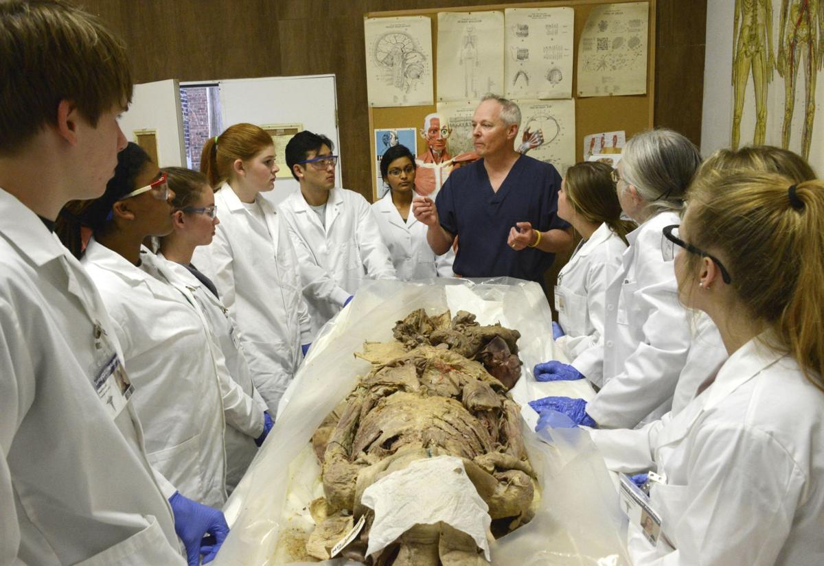 hands-on-cadaver-lab-experience-benefits-students-health