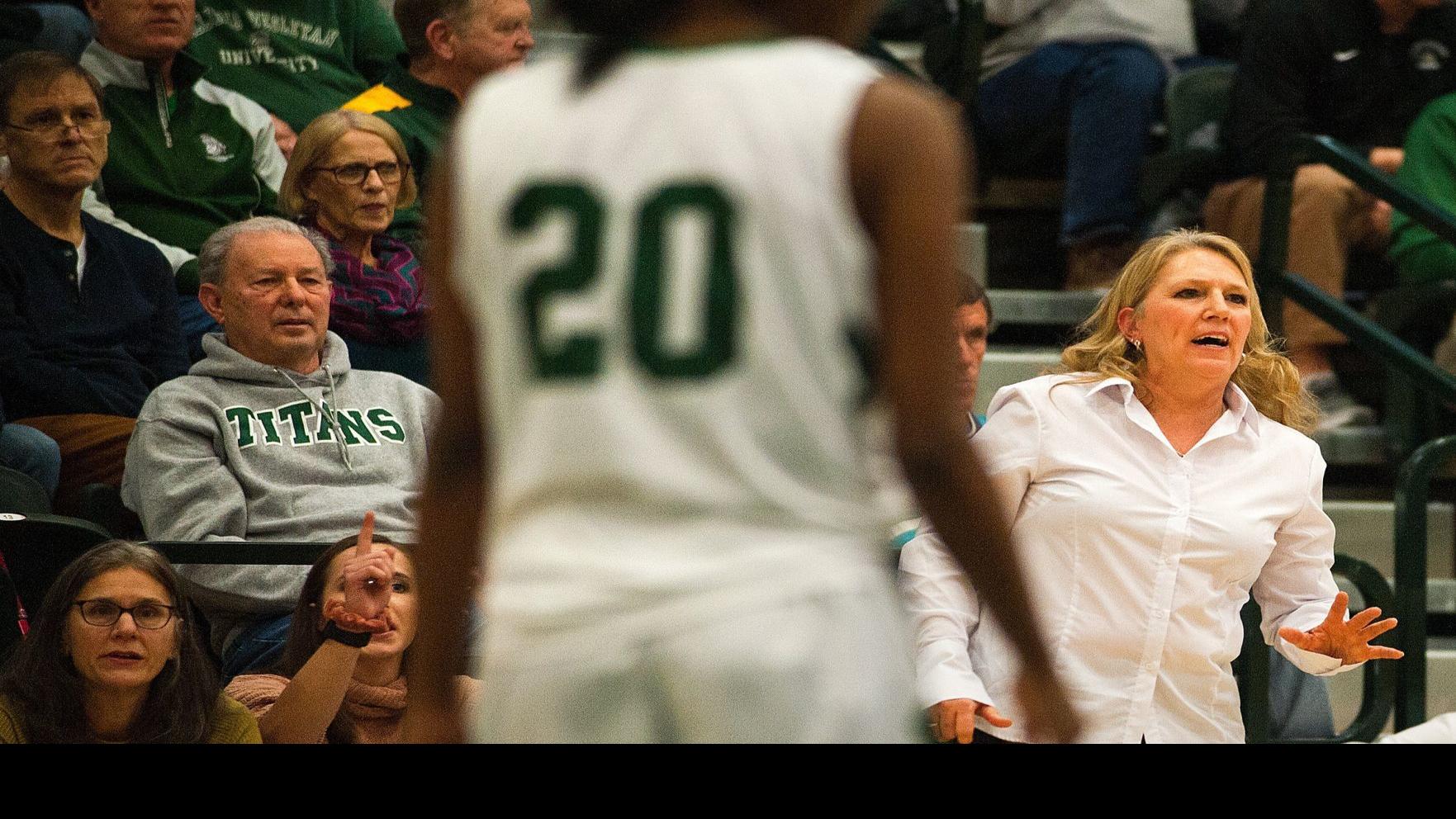 Catie Eck S Big Night Paces Illinois Wesleyan Women S Basketball To Win Over Elmhurst Illinois Wesleyan Pantagraph Com