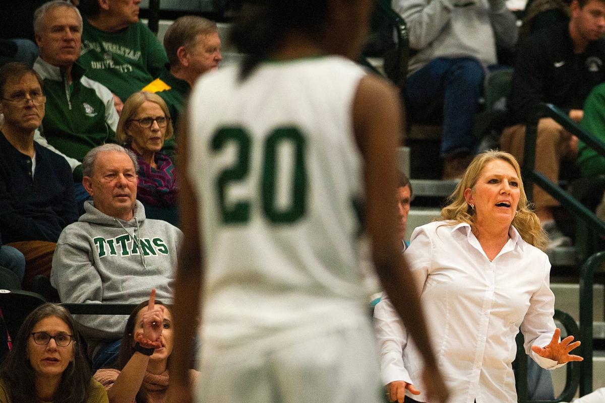 Catie Eck S Big Night Paces Illinois Wesleyan Women S Basketball