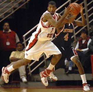 Redbirds roll to an easy victory