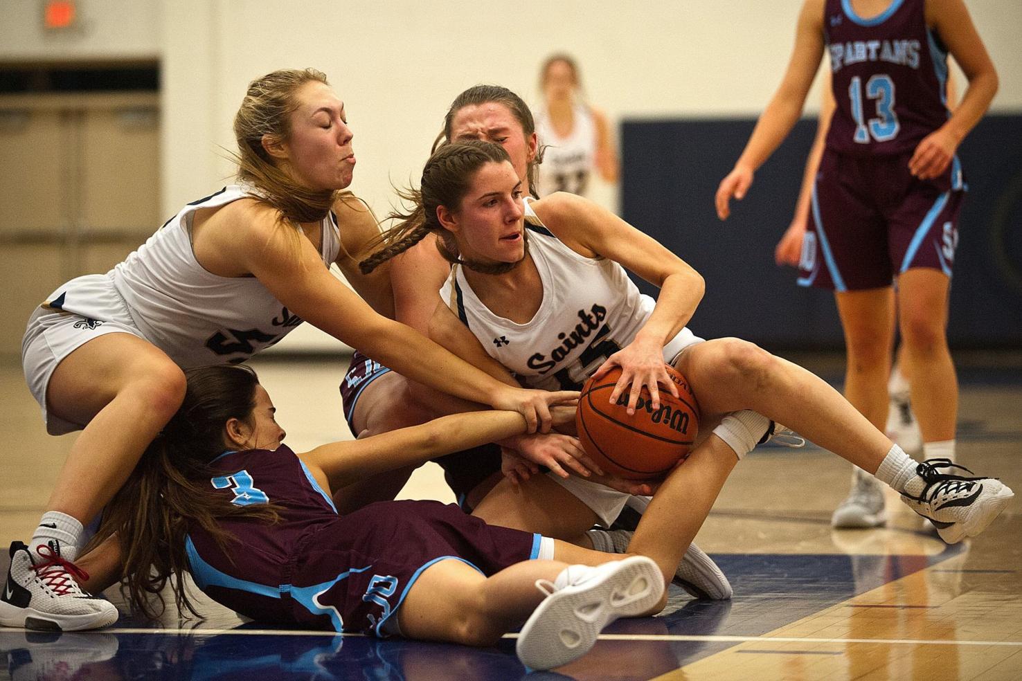 Central Catholic girls basketball completes undefeated Illini Prairie