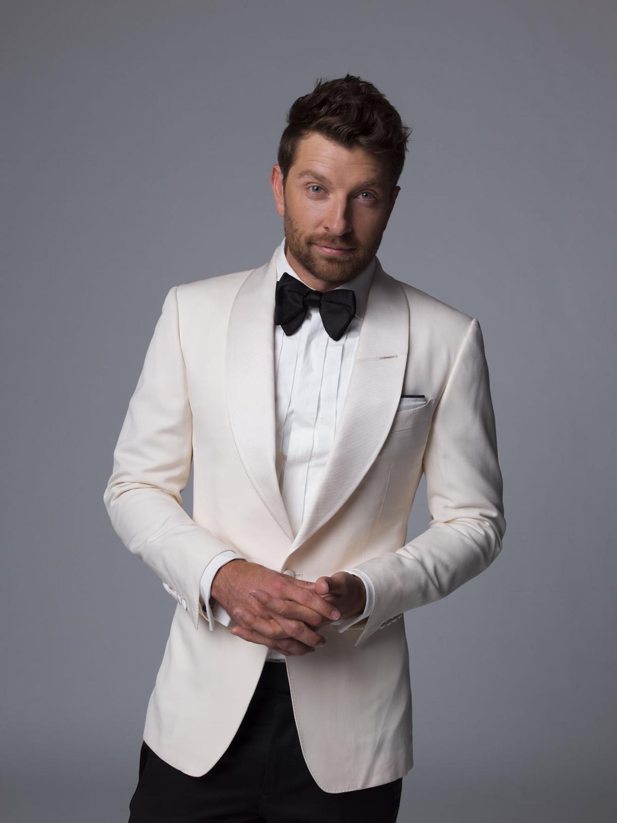 Weekend's best Brett Eldredge flying high on Urban's tour