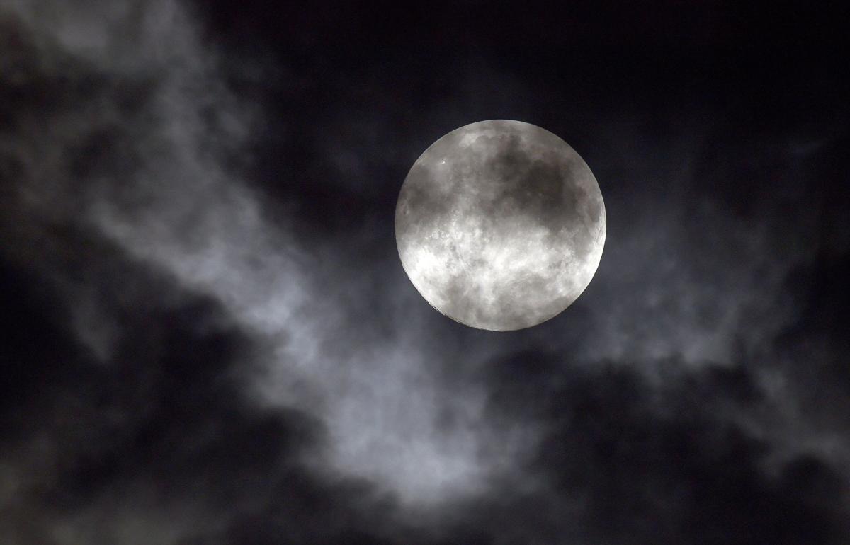 October 2022: The Next Full Moon is the Hunter's Moon; the Travel, Dying  Grass, Sanguine, or Blood Moon - NASA Science