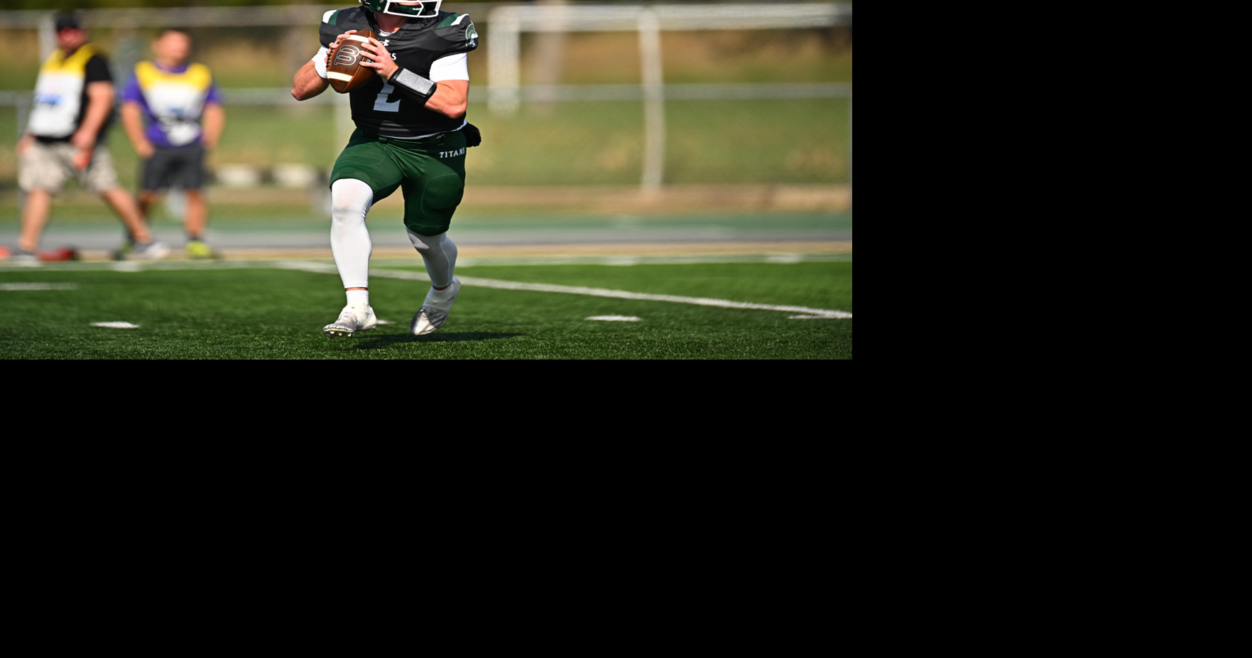 Illinois Wesleyan football hammers Elmhurst for sixth win