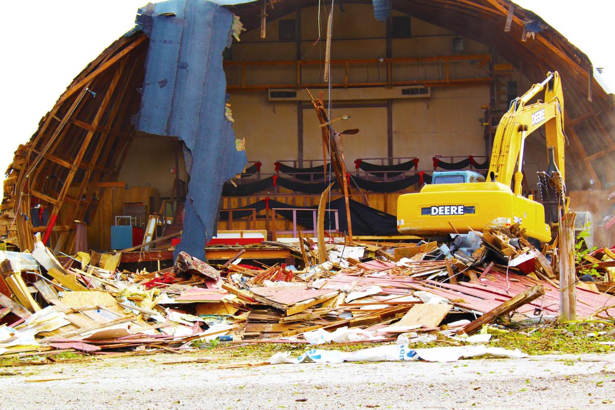 Walls Not Curtains Fall For Barn Theater Near Goodfield Entertainment Pantagraph Com
