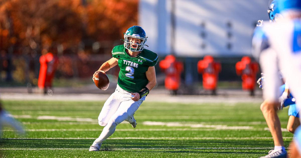 Illinois Wesleyan football closes season with lopsided win over Elmhurst