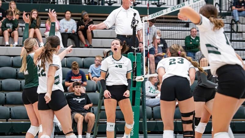 Women’s Volleyball Opens CCIW Play at Carroll
