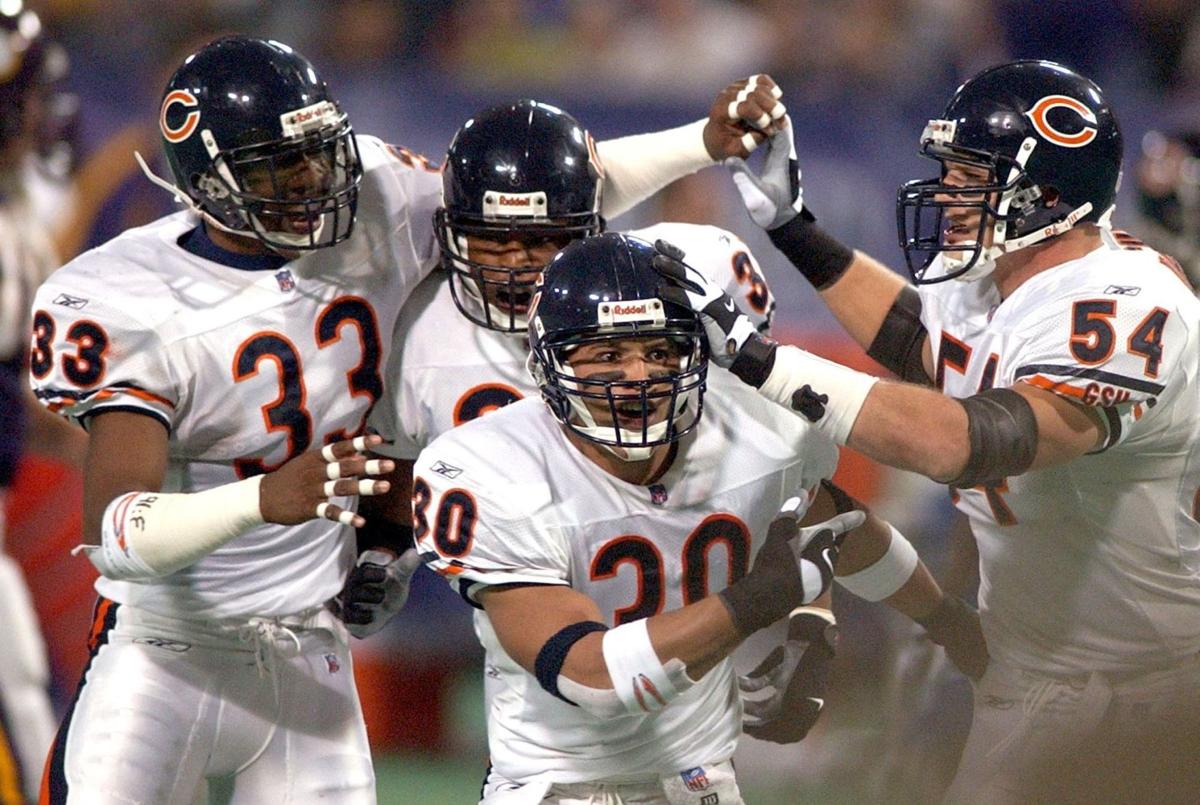 Chicago Bears defenders, 2001