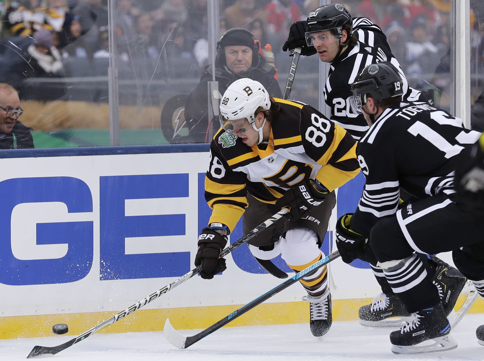 pastrnak winter classic jersey