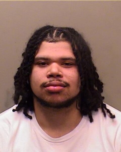 2 arrested on weapons charges in Bloomington