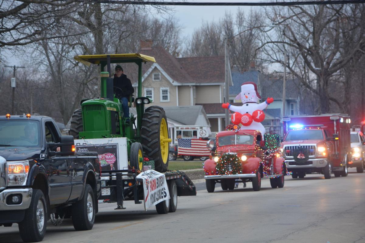 When Is Clinton Il Christmas Parade In 2022 In Clinton, Parade Goes On Despite Covid | Local News | Pantagraph.com