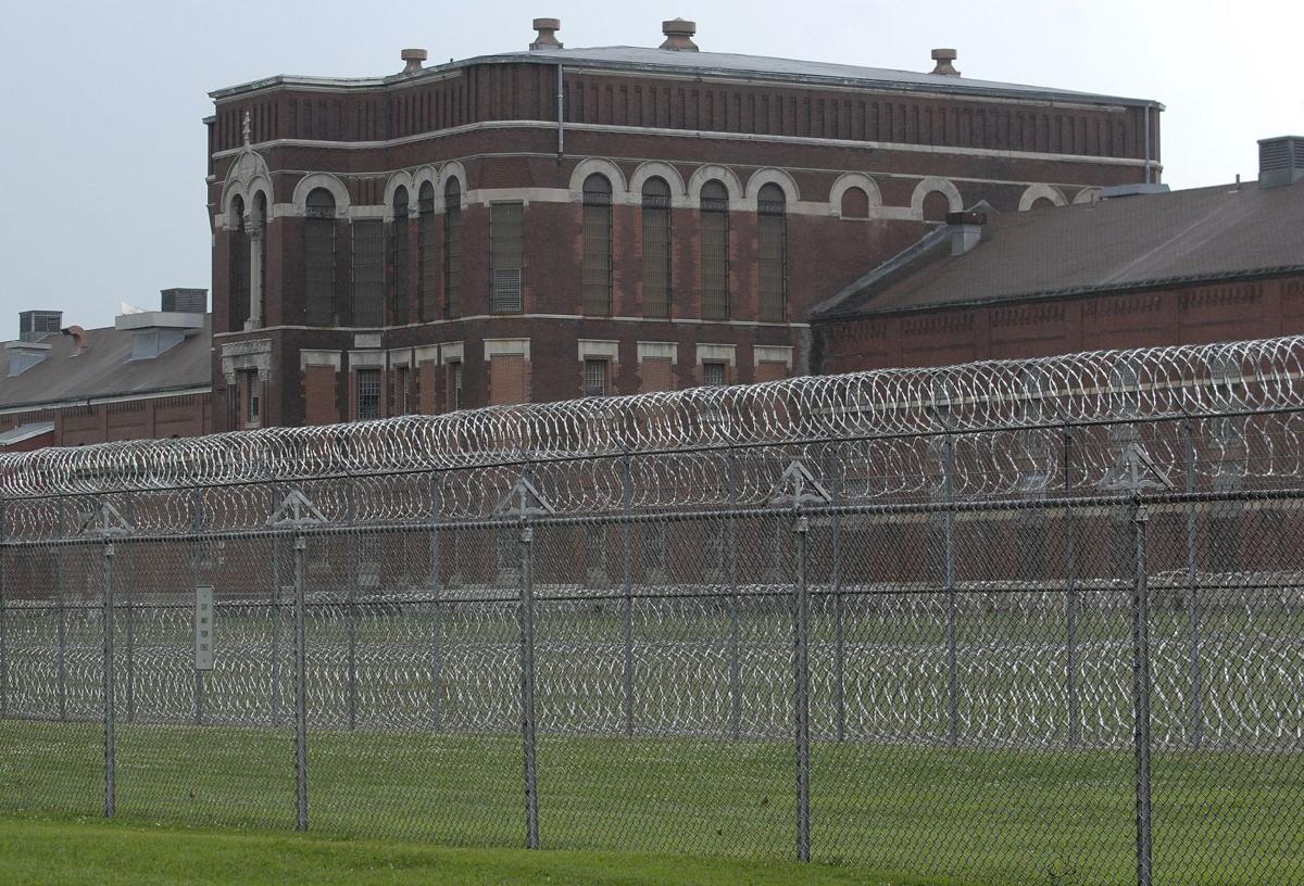 Union Pontiac guard stabbed in head; prison on lockdown Local News