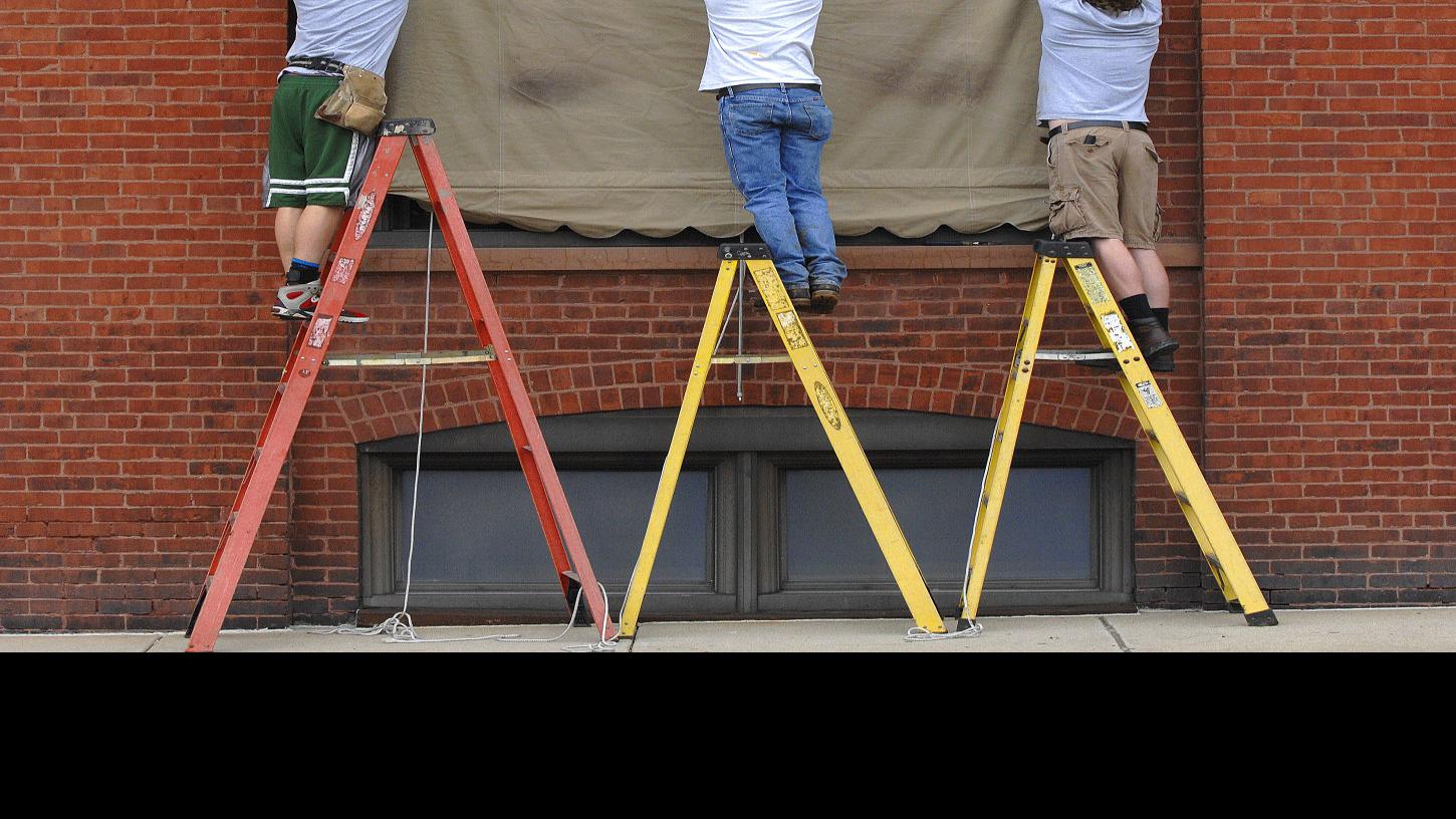 Three Hangers On Pantagraphcom