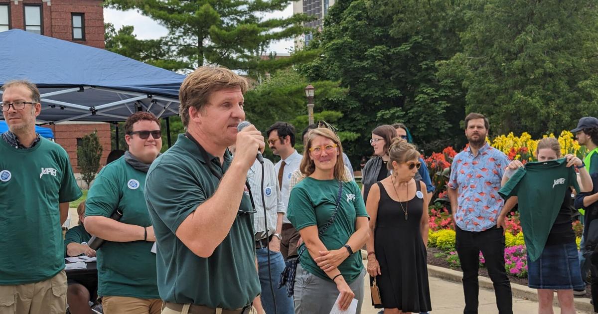 Jessica Riss Illinois State University faculty consider union