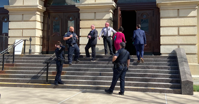 Threat at Illinois Capitol deemed not credible after search - Vimarsana News