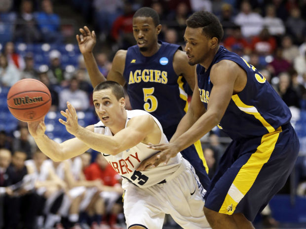 North Carolina A T Aggies Finally Win An Ncaa Game 73 72 Men S