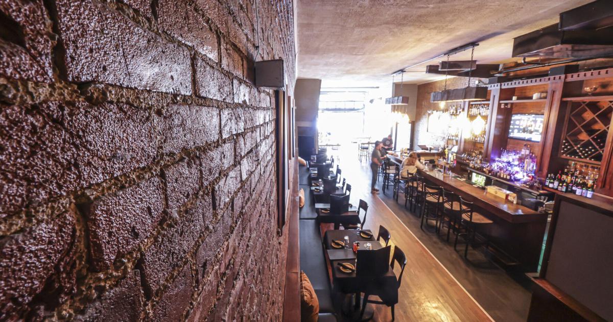 2 downtown businesses plan temporary closures amid streetscape construction