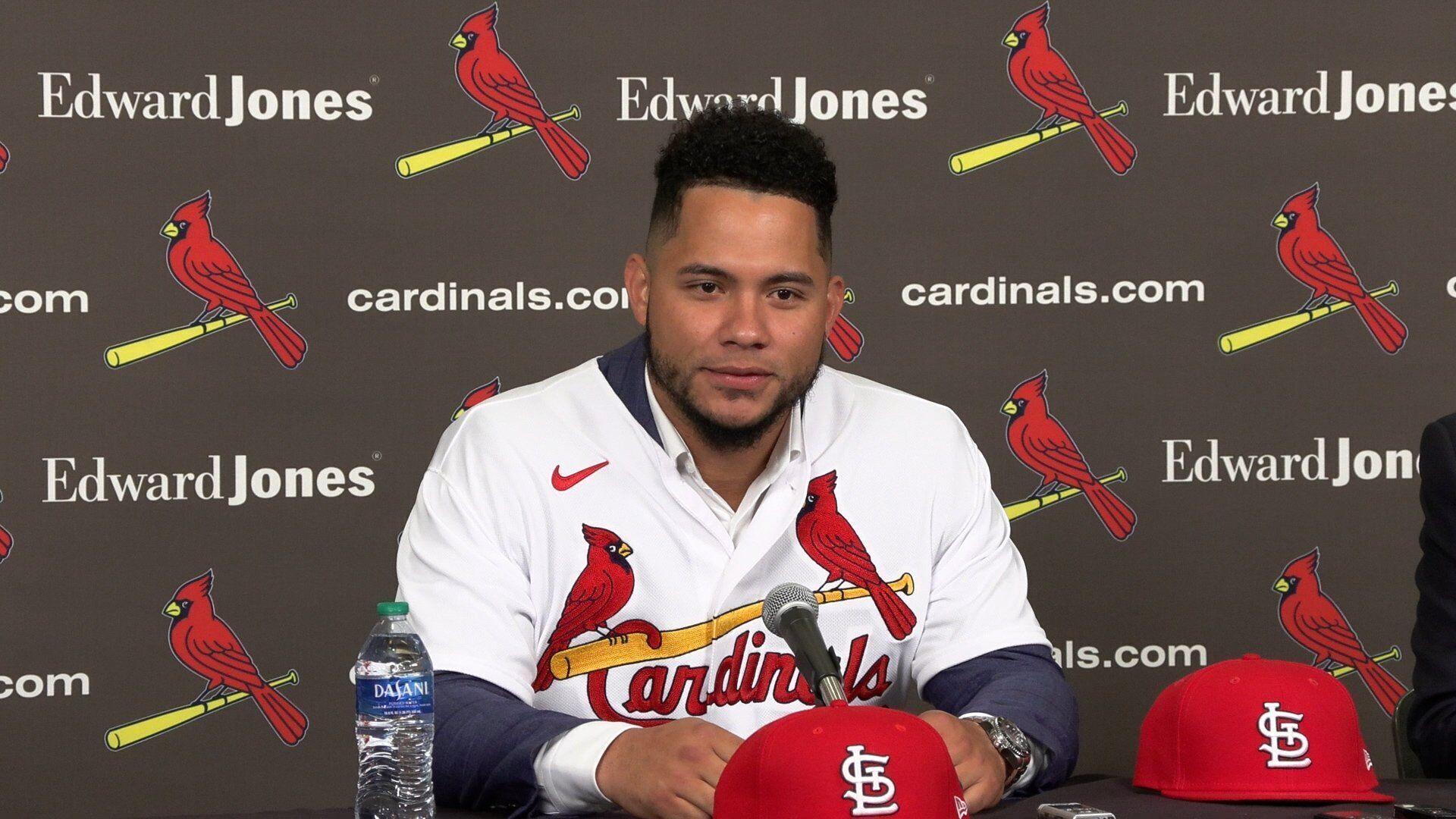 Video: Willson Contreras signs with the Cardinals