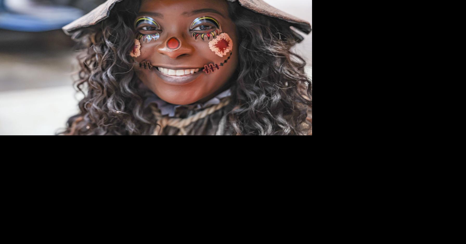 Photos 2023 trickortreat in downtown Bloomington