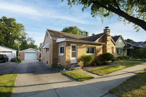 2 Bedroom Home in Bloomington - $89,900